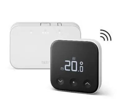Smart wireless thermostat displaying temperature control